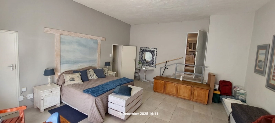 6 Bedroom Property for Sale in Wavecrest Eastern Cape